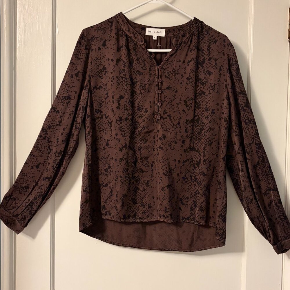 Bella Dahl animal print blouse dark brown size medium NWOT